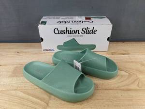 lot 208 image: 32 Degrees Cool Cushion Slide Sandals Green Size M - Brand New