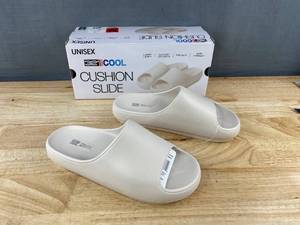 lot 248 image: 322 Cool Unisex Cushion Slide Sandals White Size M (W7.5-8.5M5.5-6.5) - Brand New