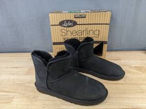 lot 268 image: Kirkland Ladies Shearling Scalloped Edge Boot Size 10 Black
