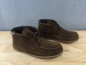 lot 326 image: Minnetonka Mens Brown Moccasin Boots Size 11 - Brand New