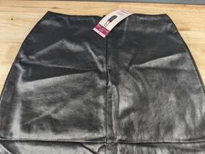lot 530 image: Edited x Hunter McGrady Faux Leather Skirt Size 6 Black $89 Retail - Brand New