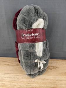 lot 535 image: Brookstone Cozy Slipper Socks 2 Pack Ladies Size 7-9.5 - Brand New