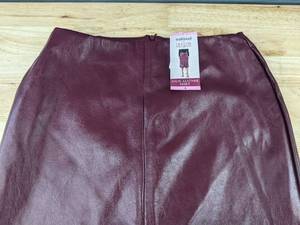 lot 578 image: Edited X Hunter McGrady Womens Faux Leather Skirt Size 6 Burgundy - Brand New