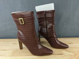 lot 586 image: Womens High Heel Brown Boots Size 12 - New