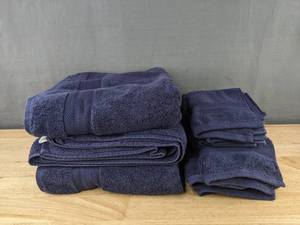 lot 624 image: Superior Ultra Plush Turkish Cotton 9 Piece Towel Set in Blue - New I