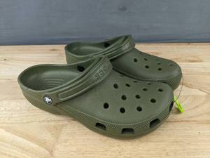 lot 133 image: Crocs Classic Clogs Green Mens 9, Womens 11 - Brand New