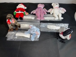 lot 9 image: Set of 6 TY Beanie Babies Plush Toys Including Santa, Halo, Cheeks, Peanut, Loosy