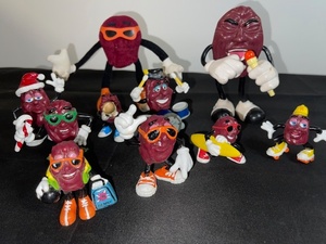lot 16 image: Collection of 9 California Raisins Figures Assorted Styles