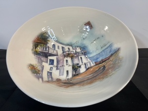 lot 24 image: Ceramica Cuore Italian Art Bowl with Coastal Scene
