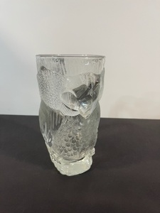 lot 87 image: Clear Glass Parrot Shaped Mug with Handle