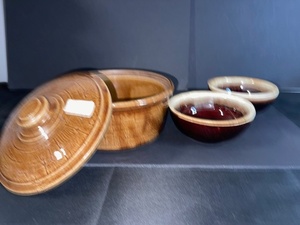 lot 90 image: Basket Weave Stoneware Casserole Dish with Lid and 2 Bowls
