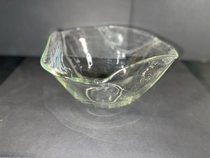 lot 93 image: Contemporary Clear Glass Decorative Bowl