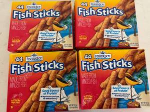 lot 93 image: G. 4x 44ct FisherBoy Fish Sticks