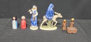 lot 9 image: Goebel & Danish Anne Beatte Vintage Nativity Figurine Set with Wooden and Ceramic Pieces