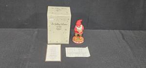lot 15 image: Pipka Little Helper Jul-Tomte Figurine The Gallery Collection with Box