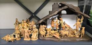 lot 26 image: Large Nativity Scene Set with Figures and Wooden Stable Made in Italy