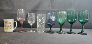 lot 31 image: Collection of 8 Assorted Vintage Glassware and Mug