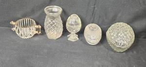 lot 37 image: Collection of Vintage Pressed Glass Dishes and Trinket Boxes