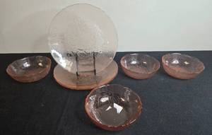 lot 87 image: Vintage Pink Depression Glass Dessert Set with 2 Plates and 4 Bowls - display not inc