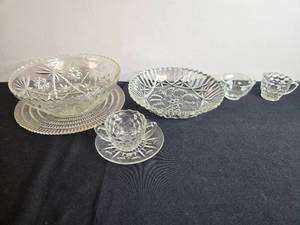 lot 116 image: Assorted Vintage Pressed Glass Serving Bowls and Cups Set