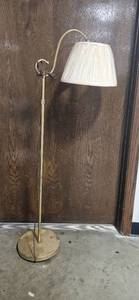 lot 161 image: Vintage Brass Adjustable Floor Lamp with Pleated Shade