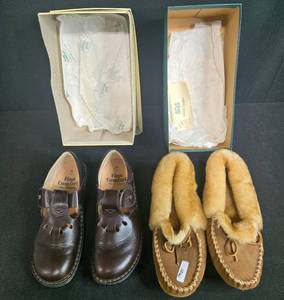 lot 238 image: Finn Comfort Leather Shoes and Womens Shearling Moccasin Slippers Set