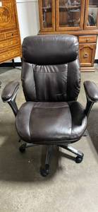 lot 3 image: Leather Serta Adjustable Office Chair