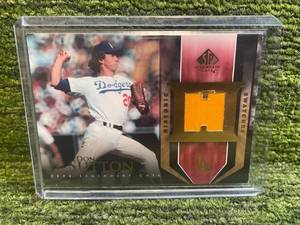 lot 28 image: 2004 Upper Deck Sp Legendary Cuts Jersey Relic Don Sutton