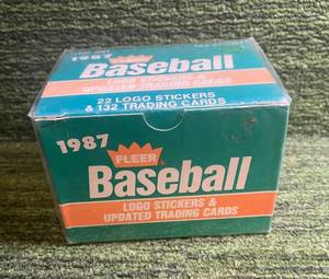 lot 39 image: 1987 Fleer update Baseball Factory Sealed Set