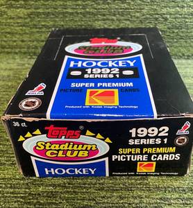 lot 98 image: 1992 Topps Stadium Club Hockey Box- 36 packs