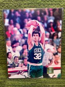 lot 134 image: Kevin McHale HOF-99 Autographed 8 x 10 Photo with HOF inscription