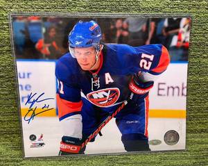 lot 135 image: Kyle Okposo (former Gopher) Autographed 8 x 10 Photo