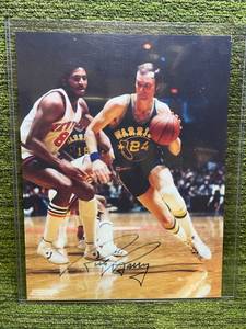 lot 137 image: Rick Barry Autographed 8 x 10 Photo
