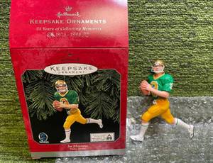 lot 139 image: Hallmark Keepsake Ornament Joe Montana Notre Dame
