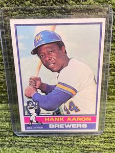 lot 154 image: 1976 Topps Hank Aaron