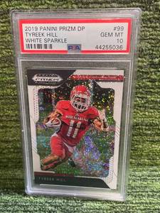 lot 211 image: 2019 Panini Prizm Draft Picks White Sparkle Tyreek Hill PSA GEM MT 10