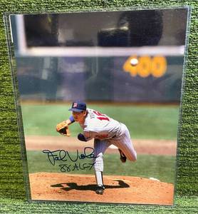 lot 170A image: Frank Viola Autograph 8 x 10 Photo with Authenticity