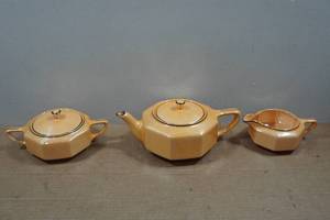 lot 181 image: Stuebenville Peach Lusterware Tea Set