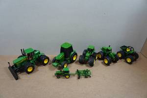 lot 185 image: John Deere Toy Tractors