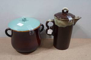 lot 189 image: Red Wing Bean Pot