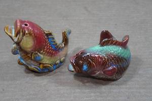 lot 204 image: Vintage Ceramic Fish Salt & Pepper Shaker Set