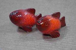 lot 205 image: Vintage Ceramic Fish Salt & Pepper Shaker Set
