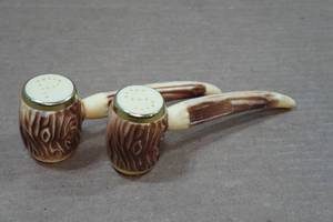 lot 207 image: Vintage Salt & Pepper Shaker Set