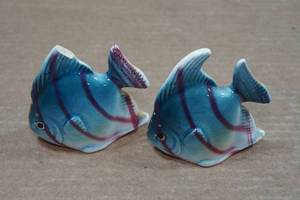 lot 210 image: Vintage Ceramic Fish Salt & Pepper Shaker Set