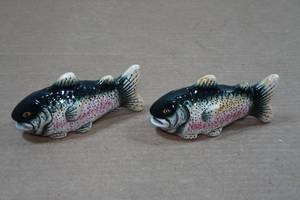 lot 211 image: Vintage Ceramic Fish Salt & Pepper Shaker Set