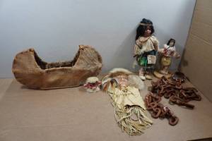 lot 220 image: Vintage Native American Folk Art Dolls and Accessories