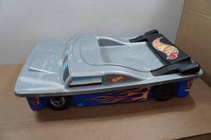 lot 254 image: Hot Wheels Storage Tub with Cars
