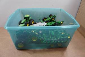 lot 261 image: John Deere Toy Tractors