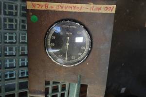 lot 294 image: Vintage Stewart Warner 100 MPH ForwardReverse Gauge