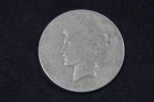 lot 8 image: 1923 US Peace Silver Dollar Coin